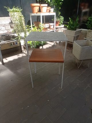 Mesa auxiliar jardín metal y madera