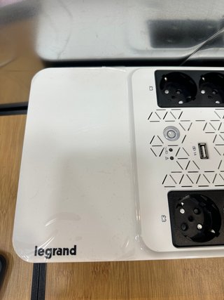 Legrand Keor 310084 - Inversor multiplug