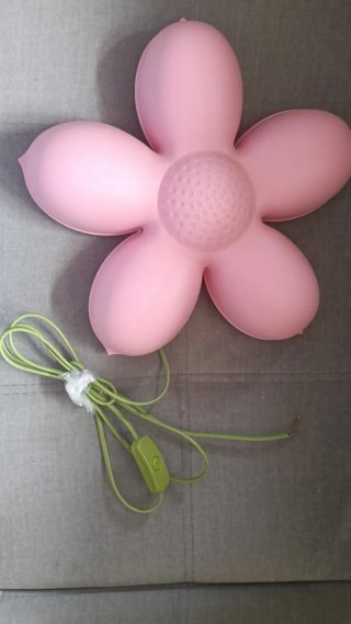Lámpara pared flor rosa Ikea