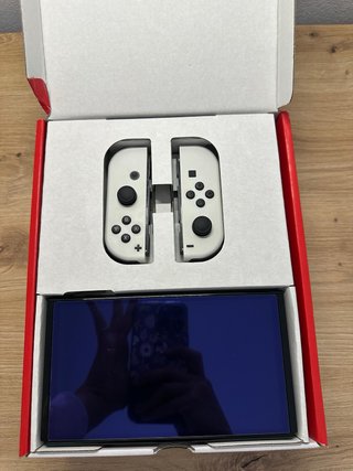 Nintendo Switch OLED Blanca + Accesorios + 8 juego