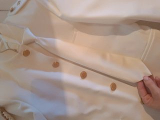 Traje de comunión blanco y dorado