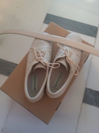 Traje de comunión blanco y dorado