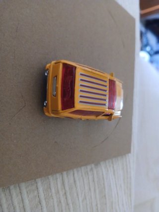 Hot Wheels Carro Amarelo com Chamas