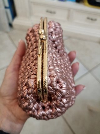 Portamonete uncinetto oro rosa