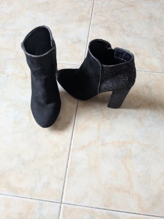 Botines negros tacón alto