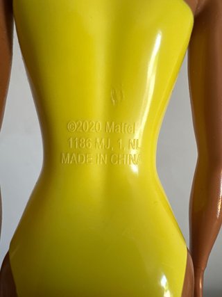Muñeca Barbie Mattel Traje de Baño Amarillo