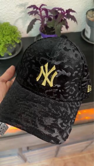 Gorra New Era NY Negra y Dorada