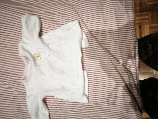 Ropa de diferentes tallas de bebe niño y niña .4€