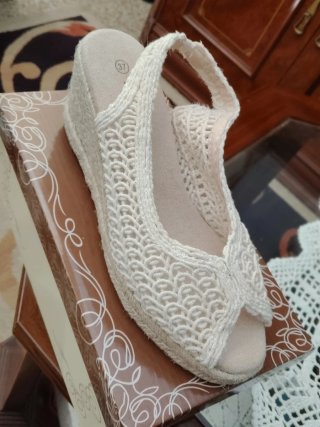 Sandalias Beige/Blanco Talla 37