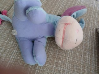 Peluche Eeyore Disney canta y mueve orejas