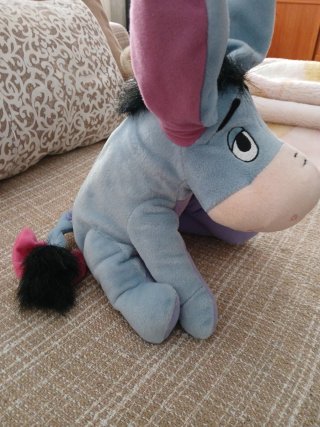 Peluche Eeyore Disney canta y mueve orejas