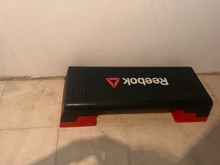 Step Reebok Negro y Rojo