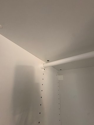 Armario PAX Ikea blanco con cajones.