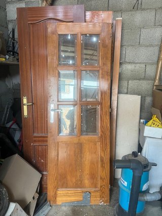Puerta madera con cristales