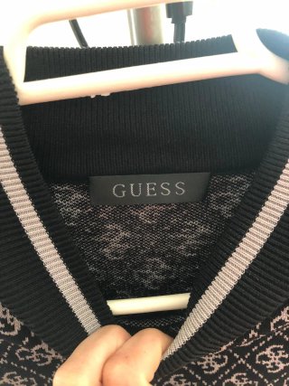 Jersey Guess estampado cuello alto
