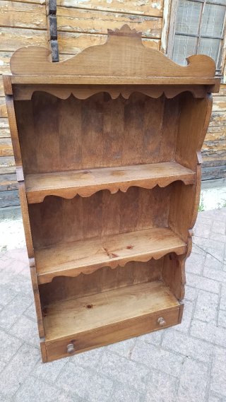 Estantería rústica de madera