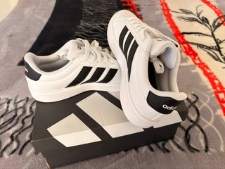 Zapatillas Adidas Mujer Blancas y Negras