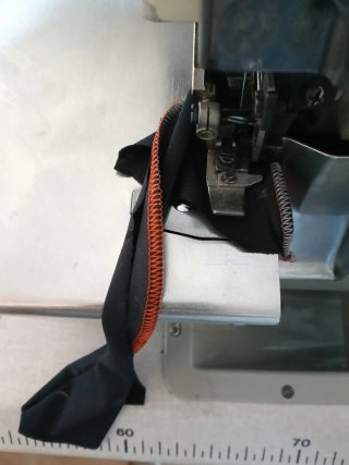 maquina de coser remalladora Toyota 3 hilos