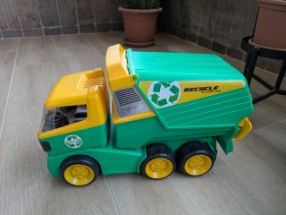 Lote 3 camiones juguete: reciclaje, coche y bomber