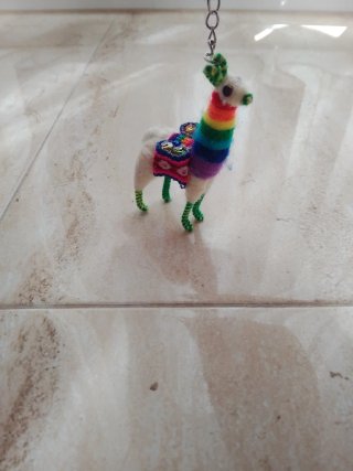 Llavero Llama Artesanal Arcoíris