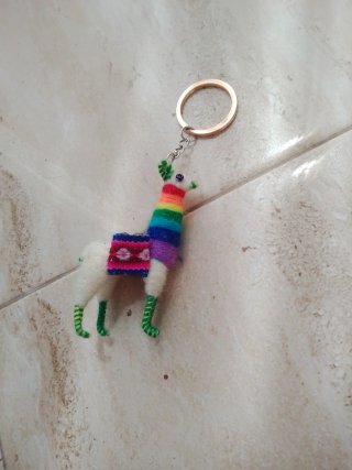 Llavero Llama Artesanal Arcoíris