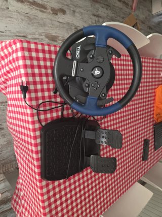 Volante Thrustmaster T150 PS4