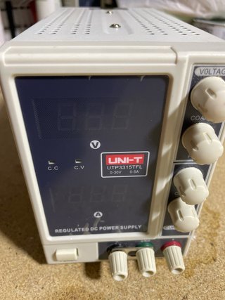 Fuente de Alimentación UNI-T UTP3315TFL