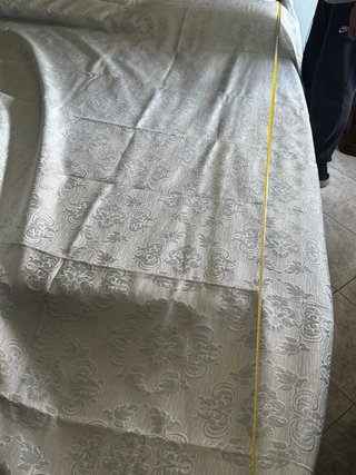 Copriletto grigio con fantasia damascata