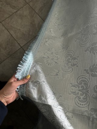 Copriletto grigio con fantasia damascata