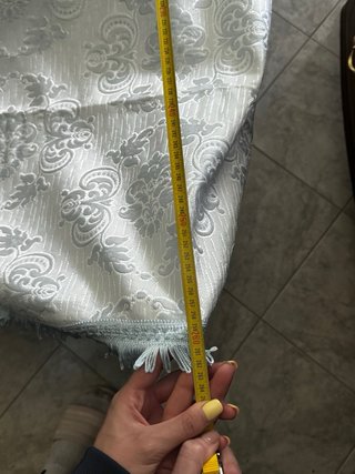 Copriletto grigio con fantasia damascata