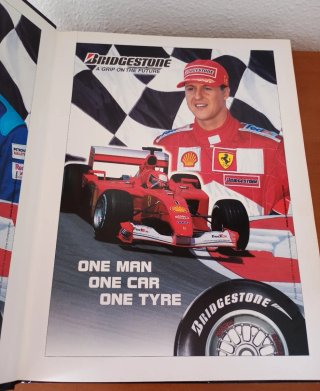 Libro Formula 1 Yearbook 2001-2002