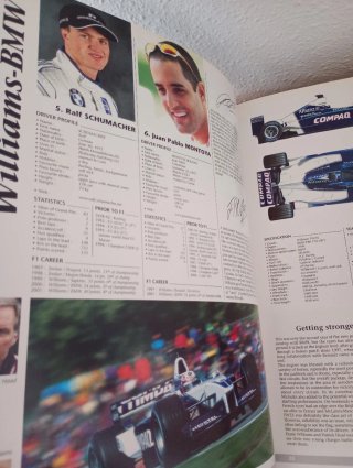 Libro Formula 1 Yearbook 2001-2002