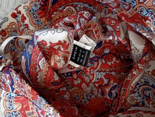 Falda midi asimétrica con estampado y borlones She