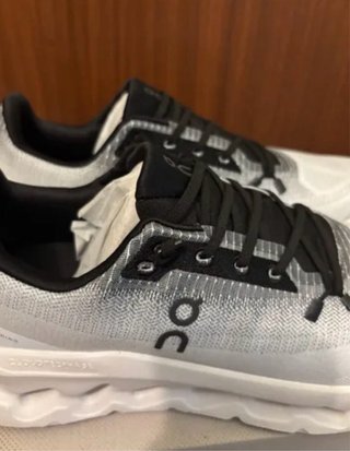 Zapatillas On Cloud Blancas y Negras
