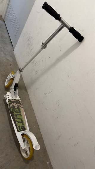 Patinete GUTS blanco