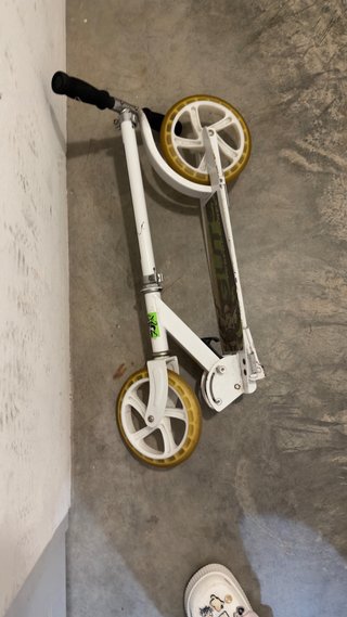 Patinete GUTS blanco