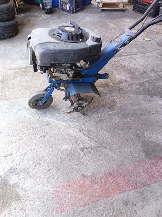Motocultor con motor y ruedas