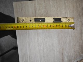 Cerradura dorada para puerta de paso