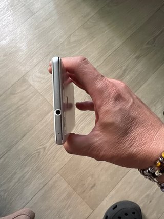 Móvil Huawei Dorado y Blanco