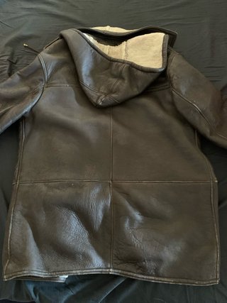 Chaquetón de cuero marrón con borreguillo