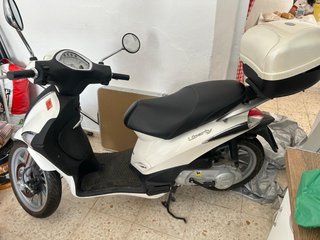 Piaggio Liberty 50 2T con baúl