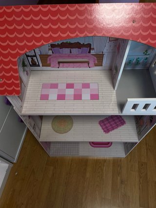 Cocina de juguete y casa de muñecas