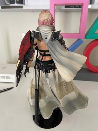 Play Arts Lightning Final Fantasy XIII-3