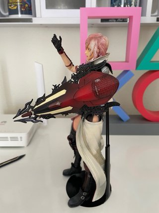 Play Arts Lightning Final Fantasy XIII-3