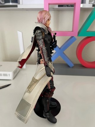 Play Arts Lightning Final Fantasy XIII-3