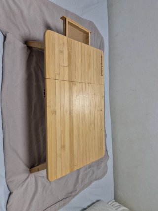 Mesa de cama de bambú