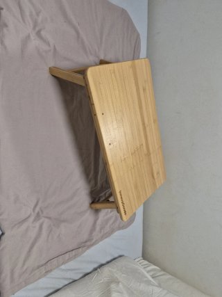 Mesa de cama de bambú