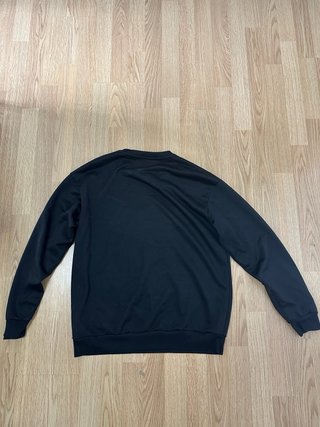 Sudadera Negra con Estampado de Ángel y Dinero