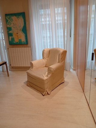 Sillón orejero desenfundable beige