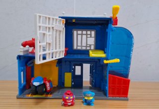 Comisaría Policía Superzings